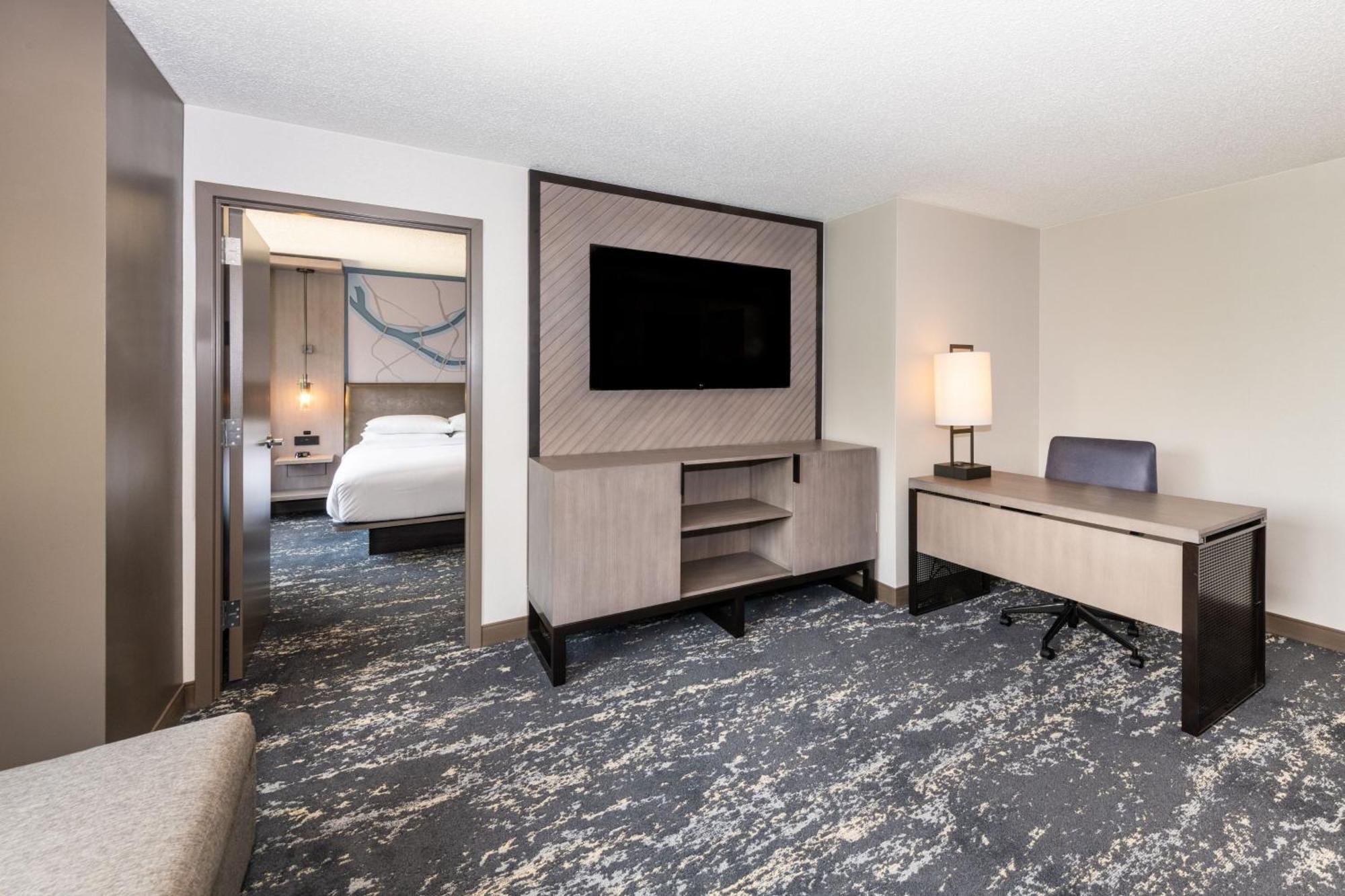 Pittsburgh Airport Marriott 3*