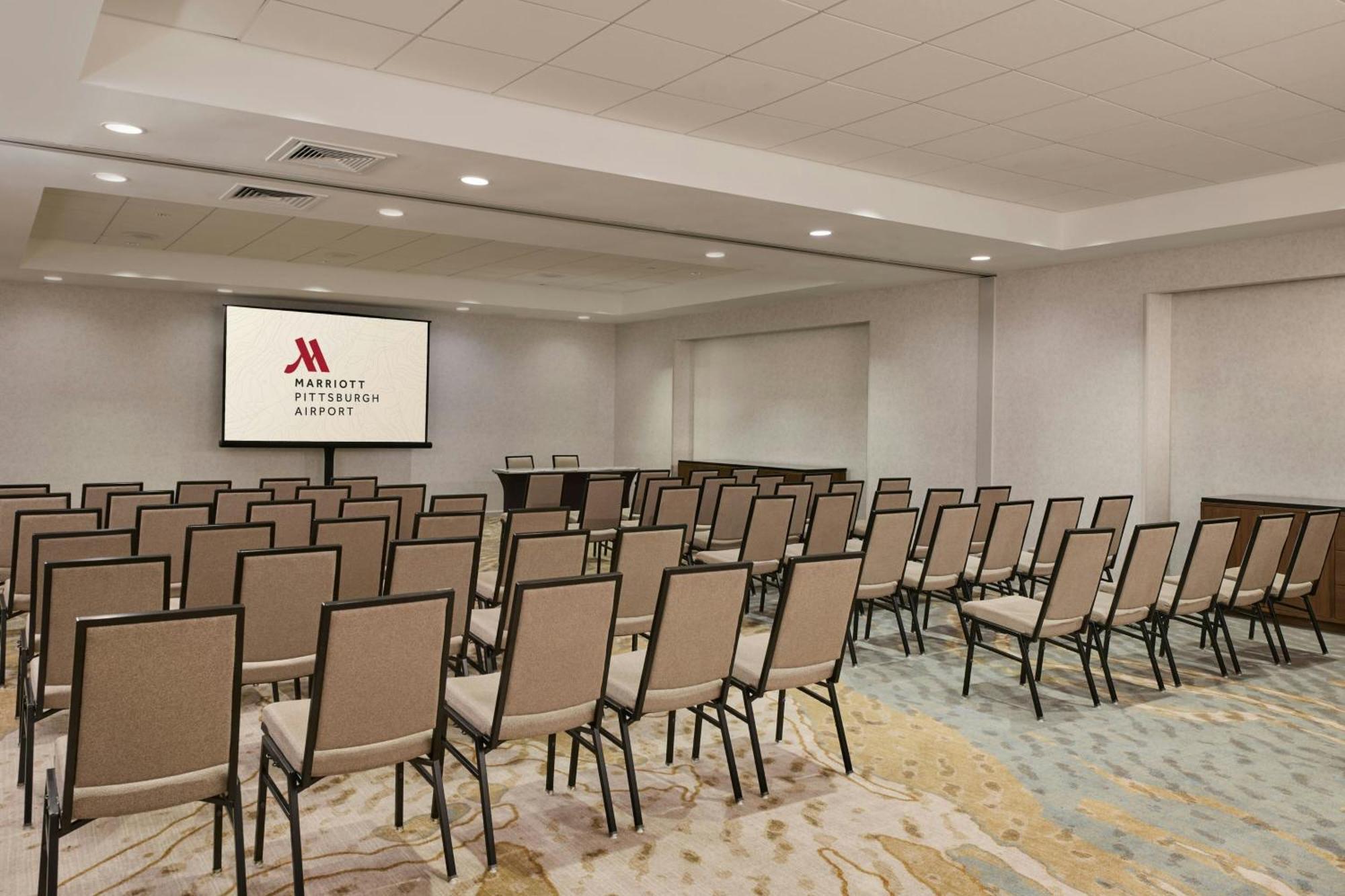 Pittsburgh Airport Marriott 3*